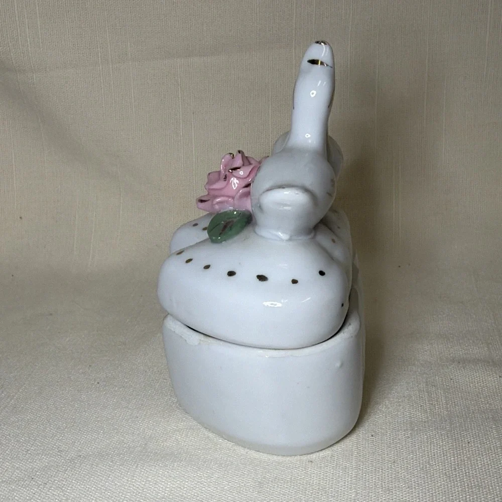 Vintage Trinket Box White Swan‎ Couple Gold Trim Pink Rose Heart Shaped Base